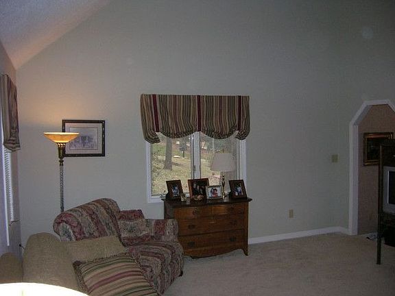 3rd image of 400 Holly Hills Dr