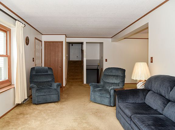 4th image of 220 Willow Crest Dr
