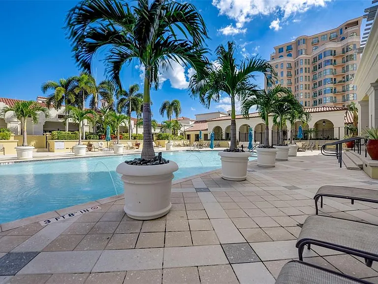 300 Beach Dr NE #305 — Photo 42