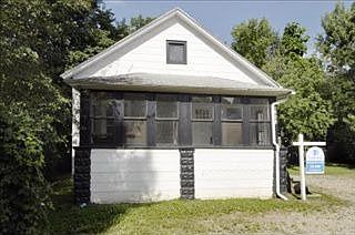 2nd image of 1828 Vanzee St