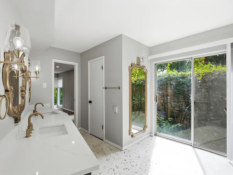 6815 Lyre Ln — Photo 23