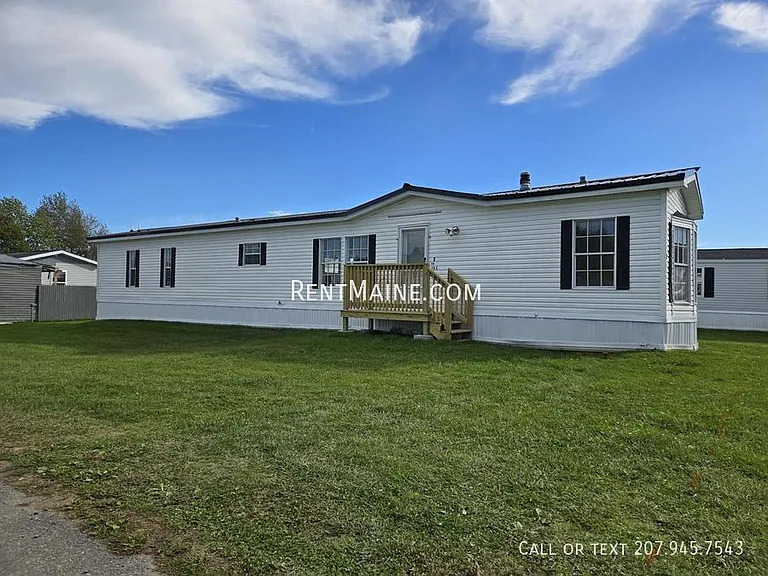 118 E St — Photo 1