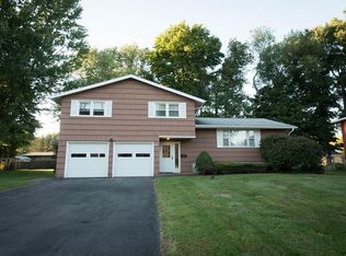 210 Riverine Rd, Liverpool, NY 13090