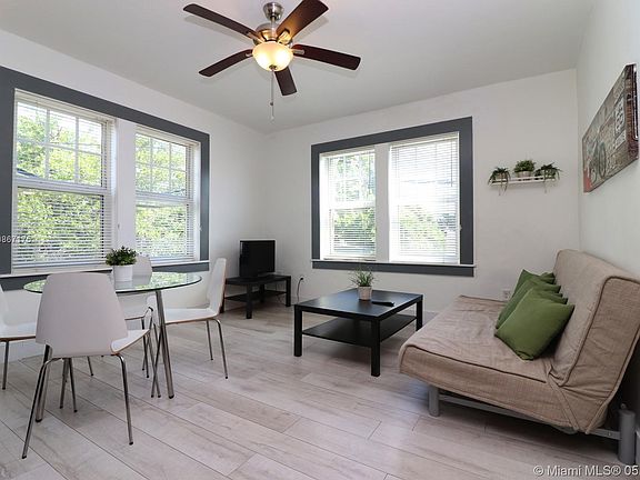 2nd image of 536 14th St APT 306