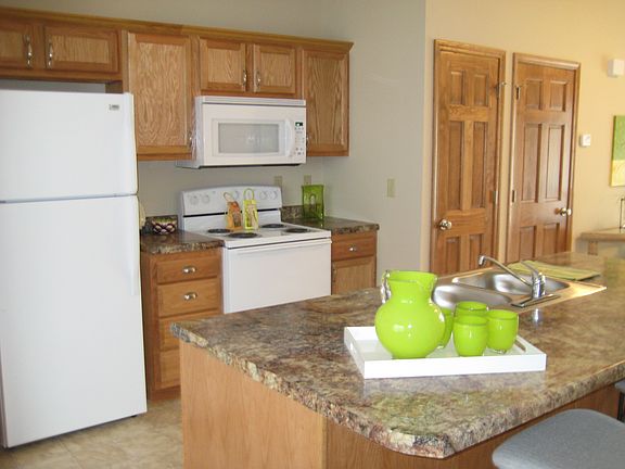 Kitchen w/Island