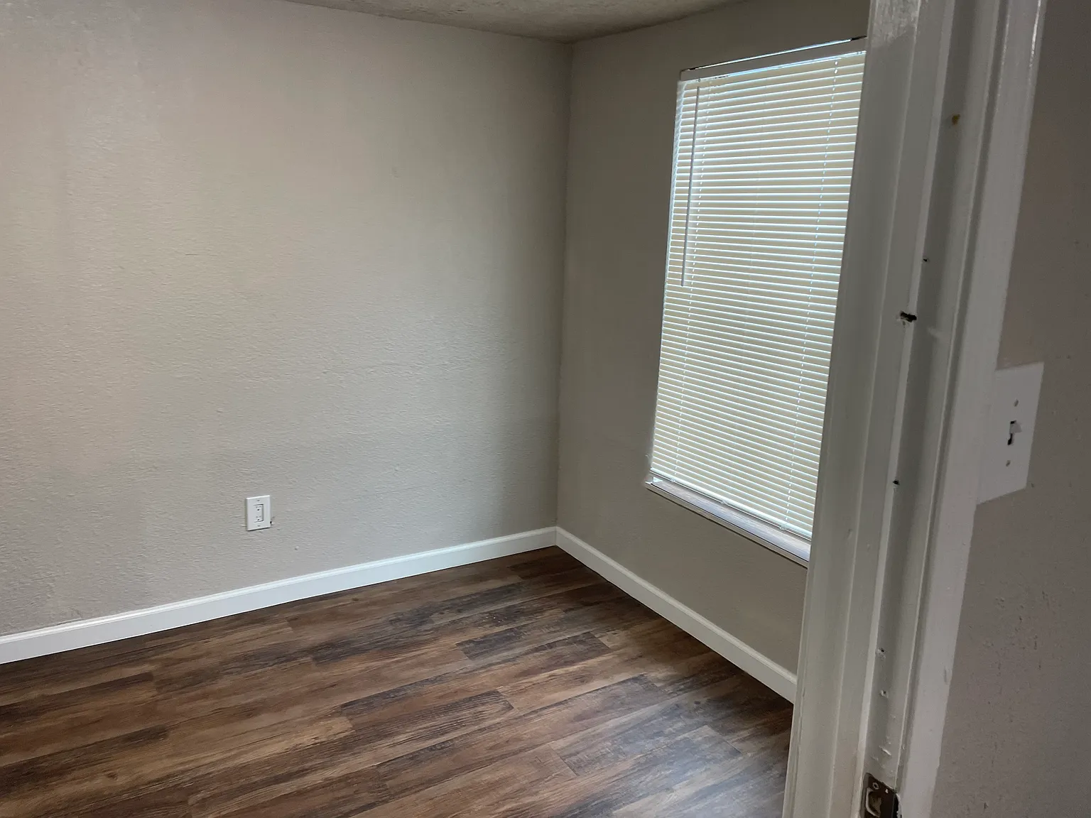 7436 Navigation Blvd — Photo 4