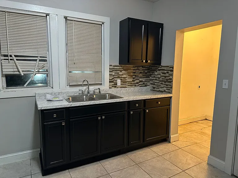 732 E Main St — Photo 12