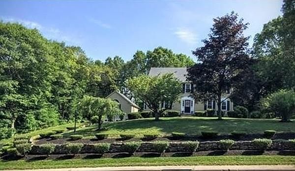 1st image of 6 Ashbury Dr