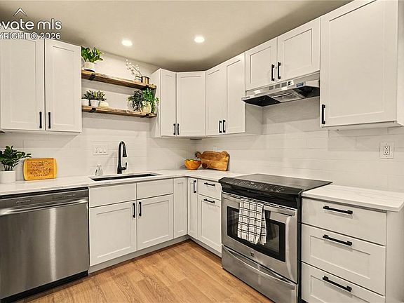 3rd image of 1076 Maxwell St