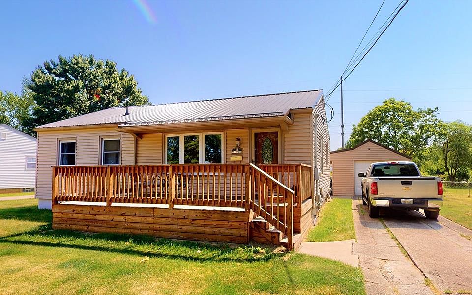 1st image of 32 Myrtle Dr