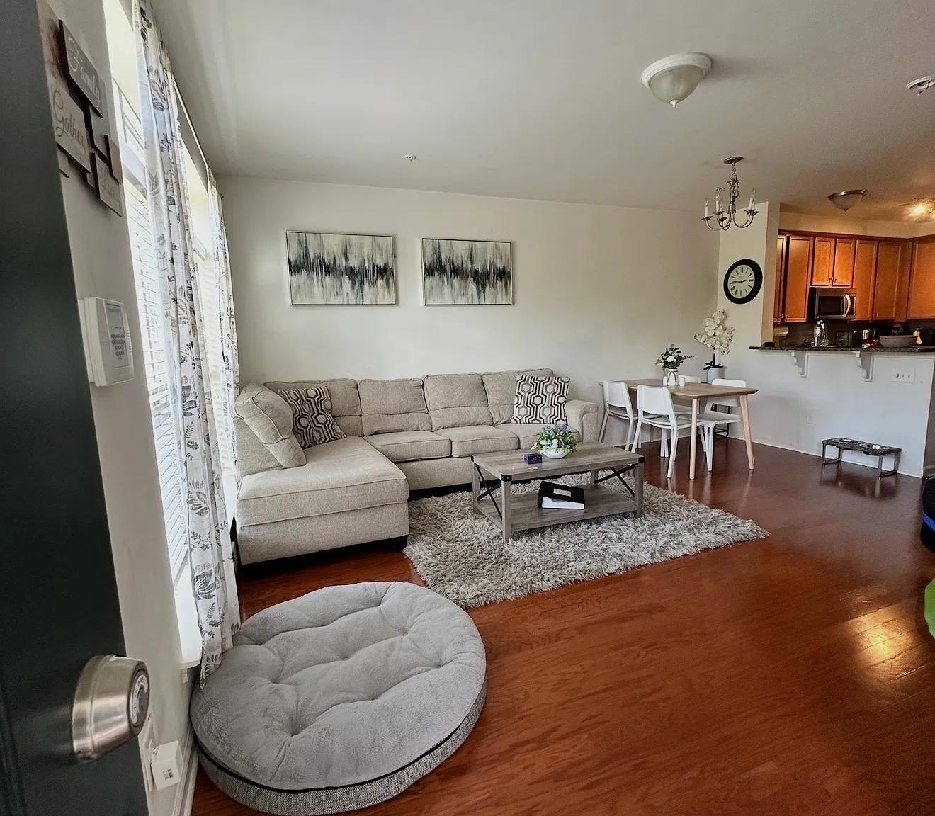 3 bed, 2.5 bath, 1517 sqft, $2,700 — Photo 3