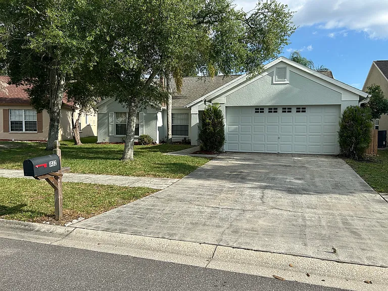 1432 Lakehurst Way — Photo 1