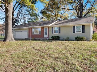 609 SW Maple Ln, Oak Grove, MO 64075