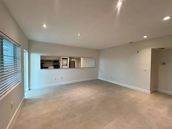 3rd image of 6905 Bay Dr