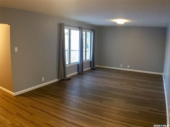 4th image of 1001 Henry St