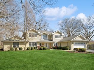 330 Sunset Ct, Northbrook, IL 60062