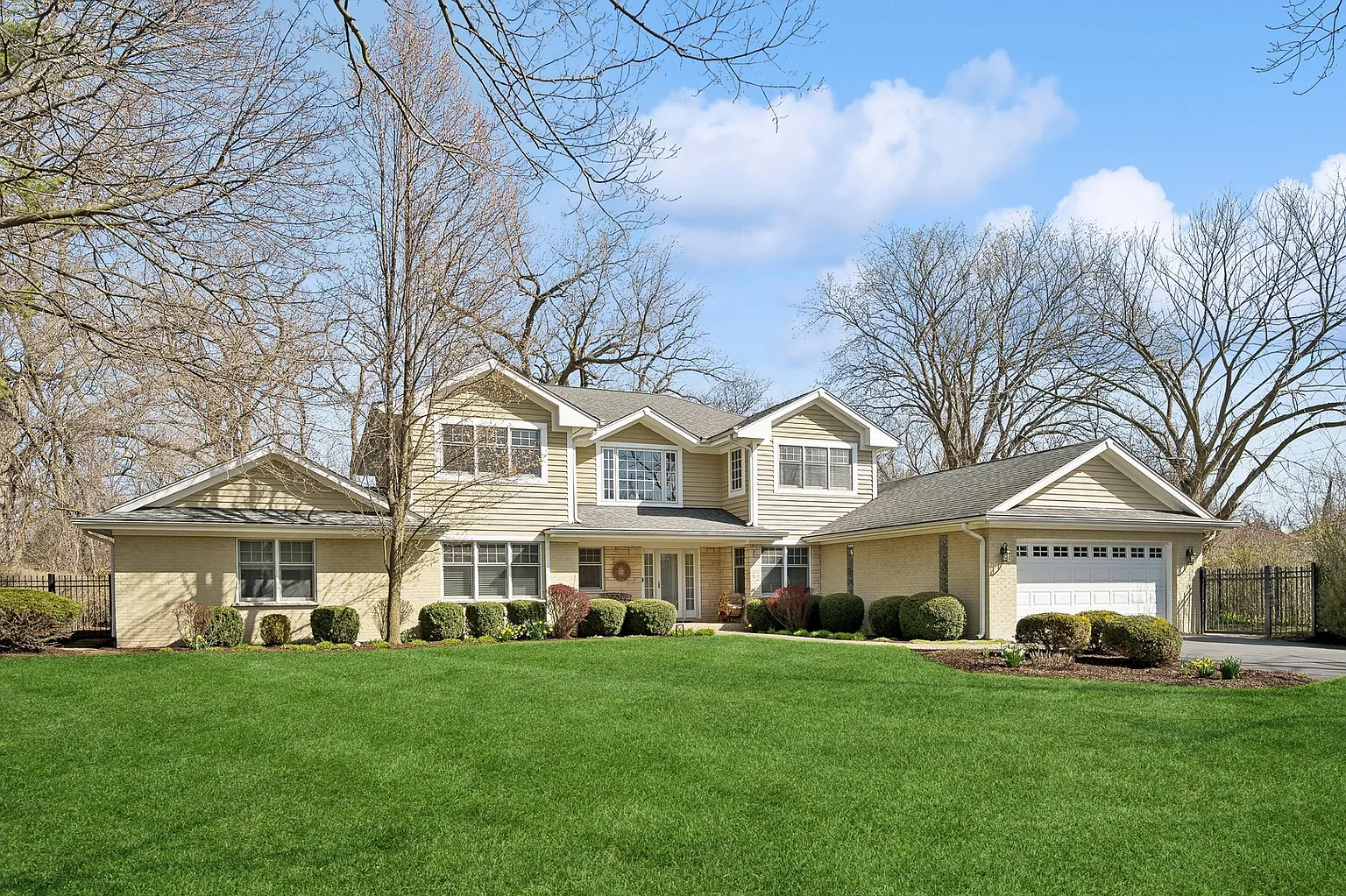 330 Sunset Ct photo 1