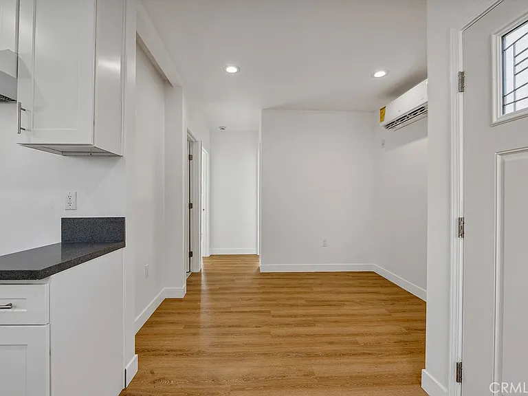 222 E Vernon Ave #3/4 — Photo 2