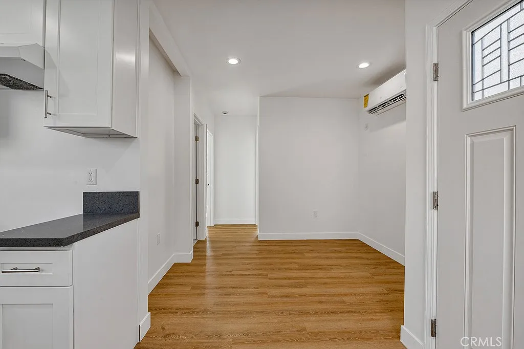 Building Photo - 222 E Vernon Ave #3/4