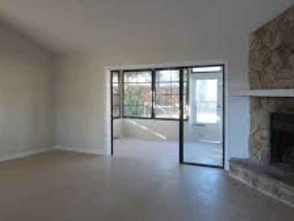 4th image of 909 Hillgrove Ln