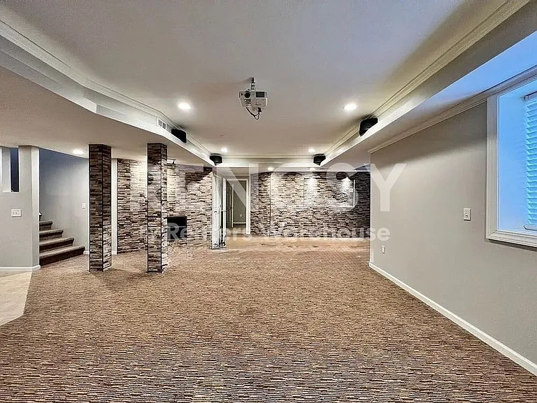 15861 Linden St — Photo 30