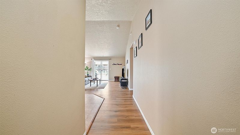 4th image of 931 Highland Rd.