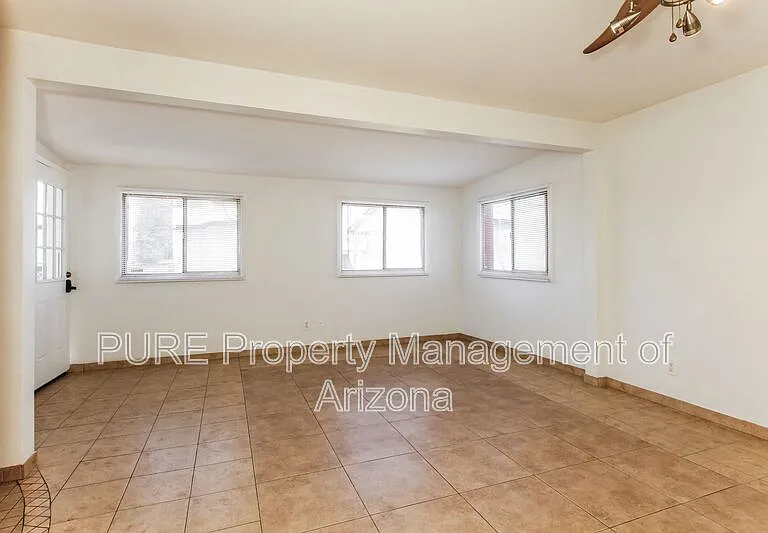 912 E Montebello Ave #BACK — Photo 1