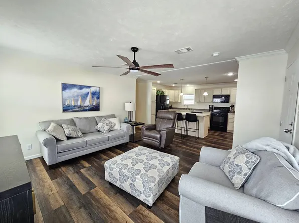 815 Egret Ln, Tarpon Springs, FL 34689