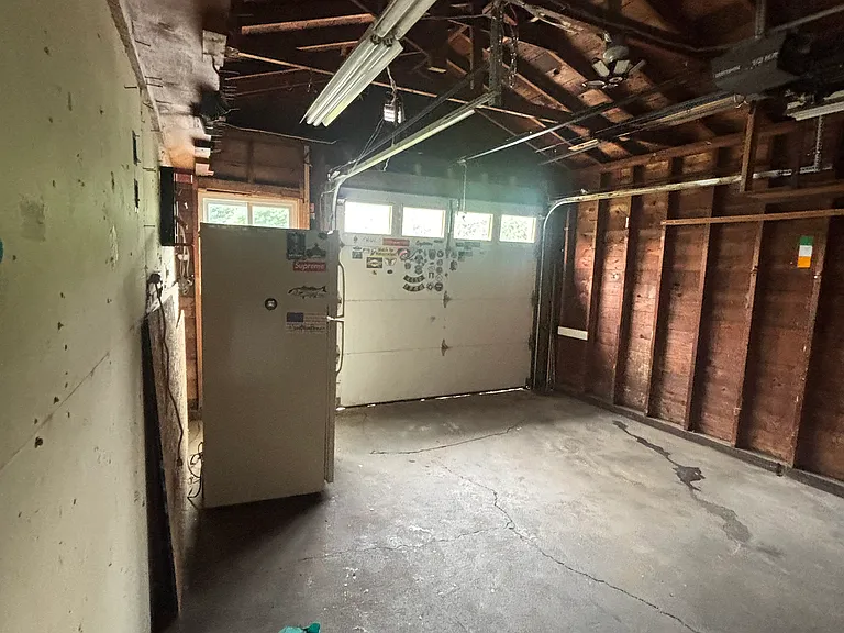 Maple Dr — Photo 21