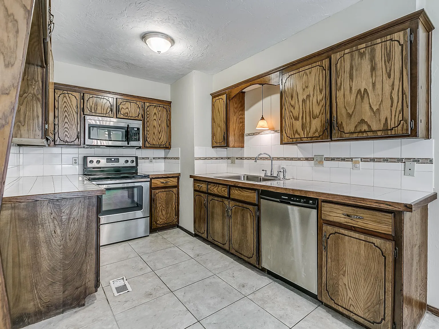 3 bed, 2.5 bath, 1450 sqft, $1,489 — Photo 4