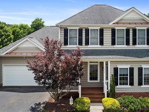 2nd image of 1209 Brook Cir