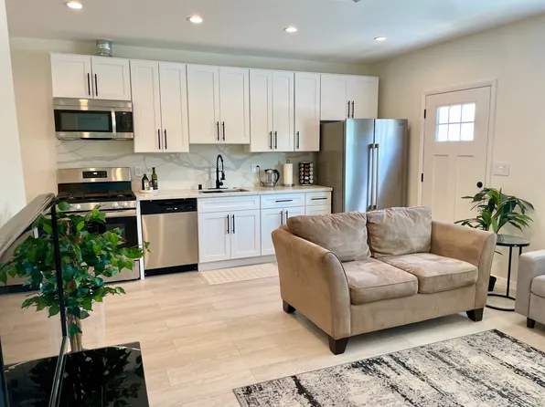 19934 Saticoy St, Winnetka, CA 91306