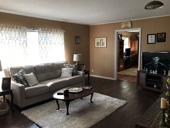 2nd image of 103 W Charlton St
