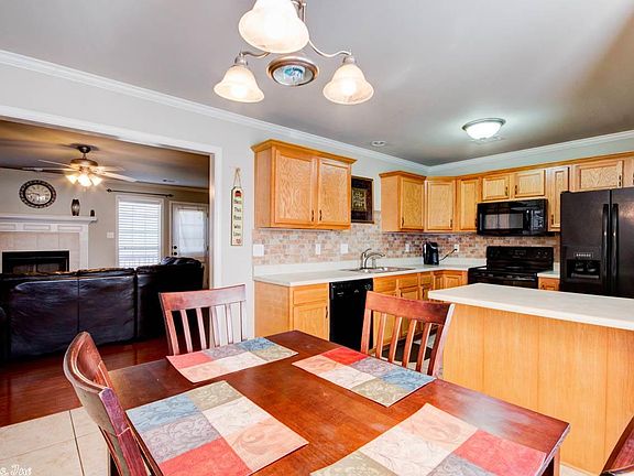 4th image of 6 Sunny Cir