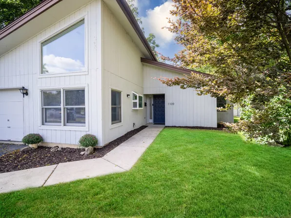 1109 Tappan St, Woodstock, IL 60098