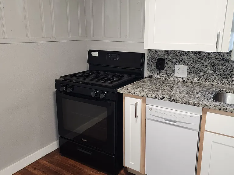 2300 W Lowden St — Photo 11