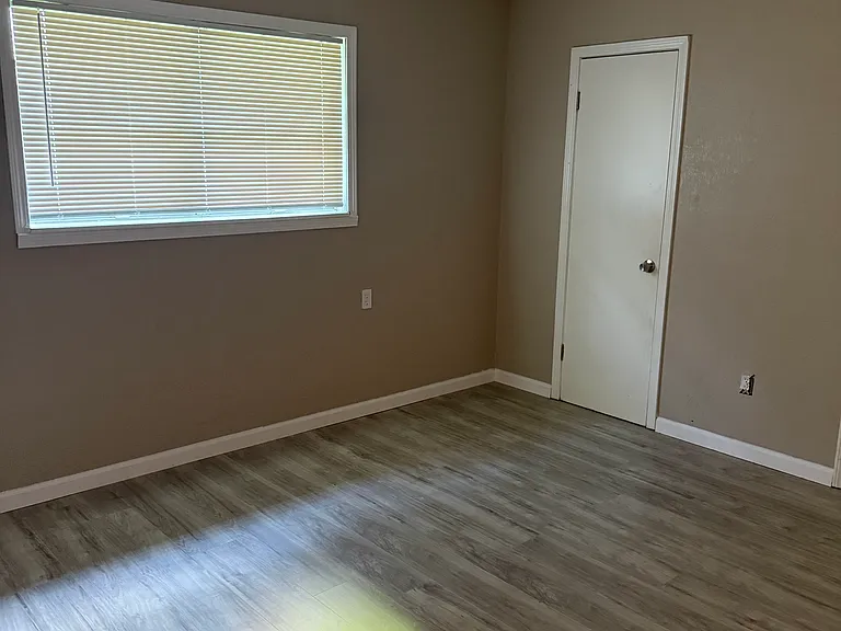 3656 Hemlock Ln — Photo 9