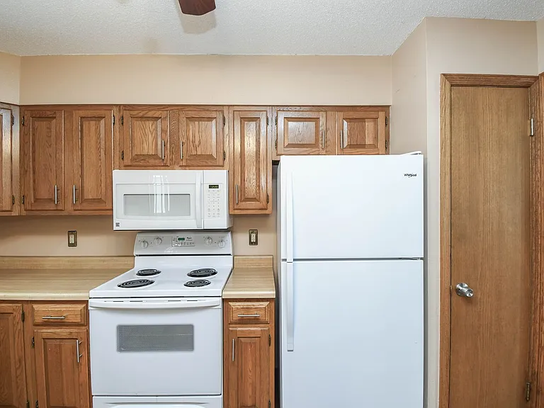 2213 S Wellington Ave — Photo 5