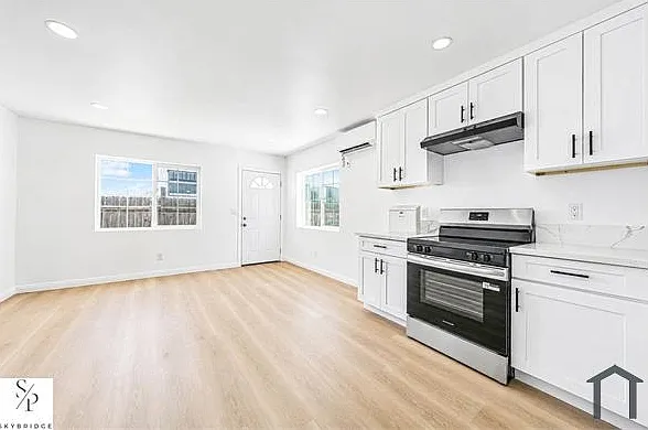 1428 W 59th St #3-4