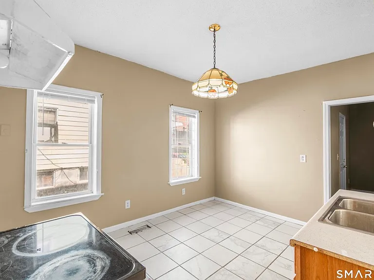 40 Bond St #1 — Photo 3