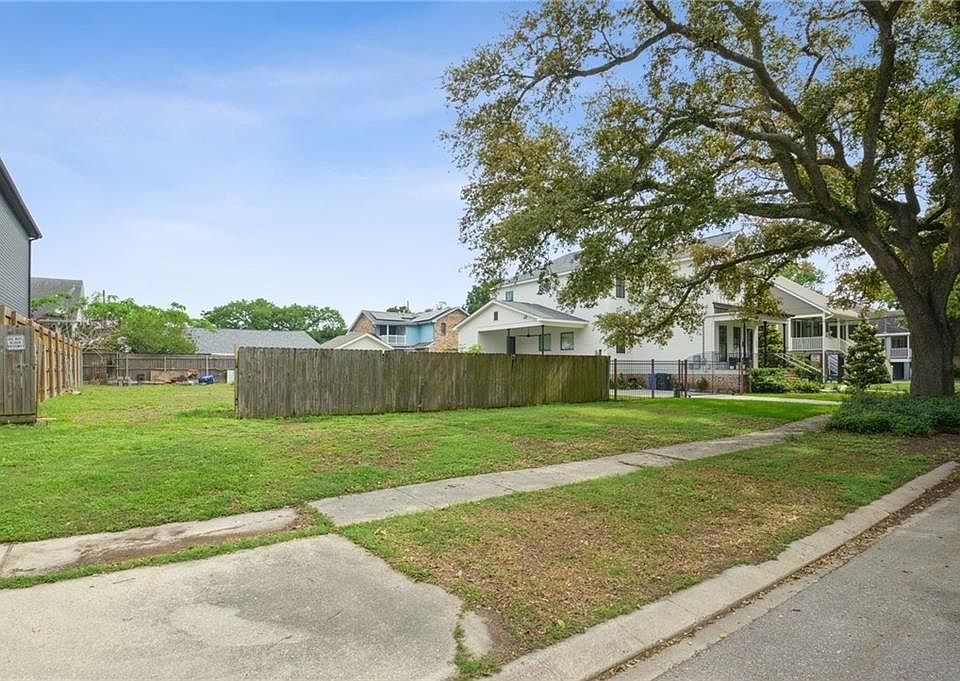 1st image of 1327 Burbank Dr