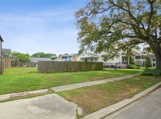 1327 Burbank Dr, New Orleans, LA 70122