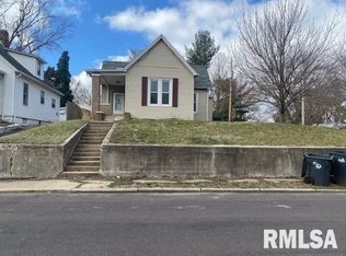 811 S 10th St, Pekin, IL