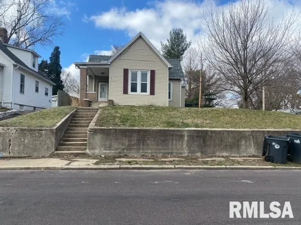 811 S 10th St, Pekin, IL 61554