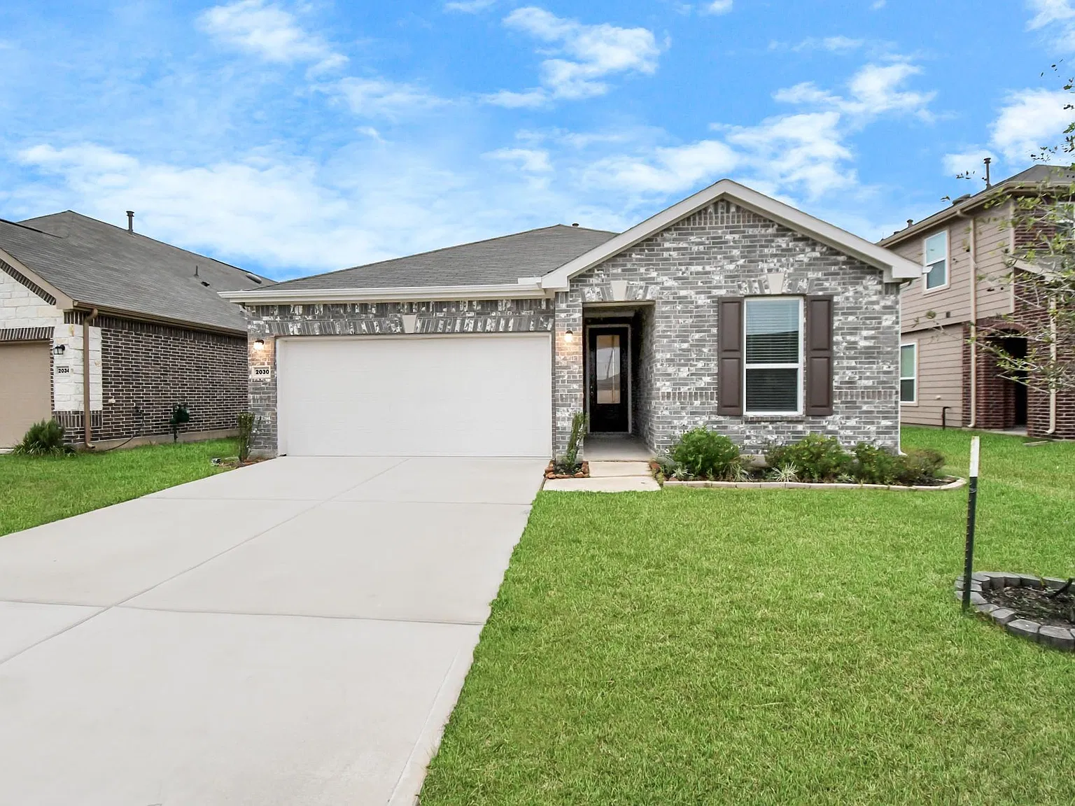 3 bed, 2.0 bath, 1944 sqft, $2,700 — Photo 1