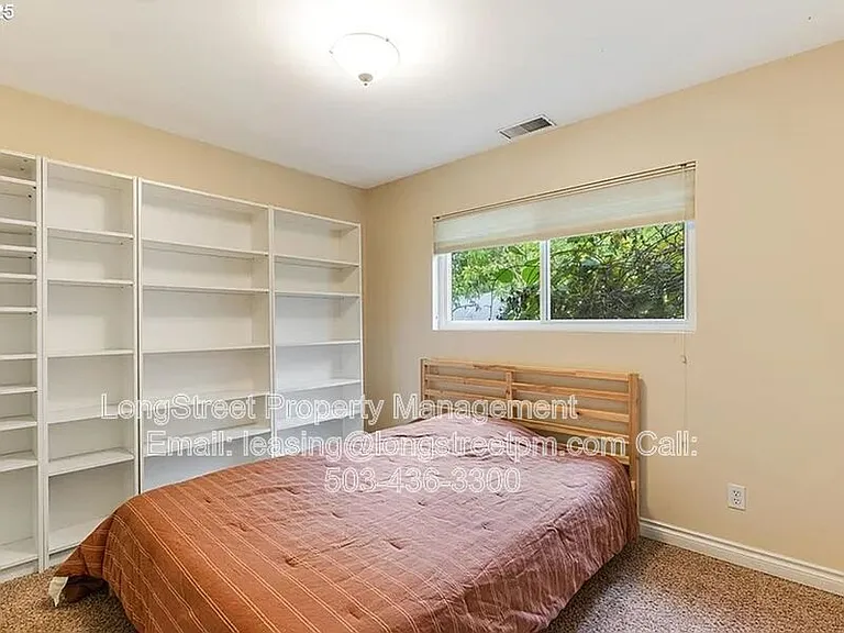 2915 NE Fremont Dr — Photo 11