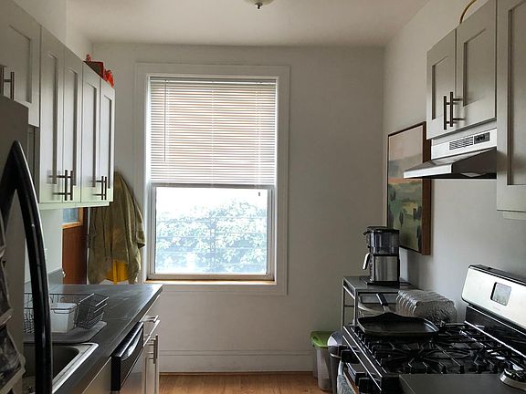 5th image of 500 W Belden Ave #3