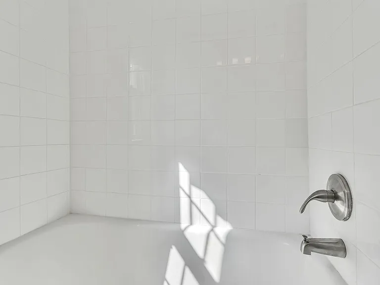 300 Commonwealth Ave #1 — Photo 16