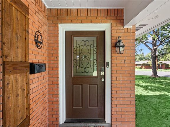 4th image of 1024 N 43rd St
