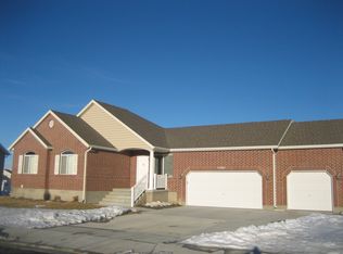 8961 S Mayflower St, West Jordan, UT 84081